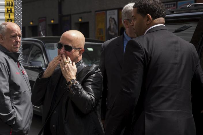 Musician Paul Shaffer arrives at Ed Sullivan Theater in Manhattan as David Letterman prepares for the taping of tonight's final edition of "The Late Show" in New York May 20, 2015. (REUTERS/Lucas Jackson)