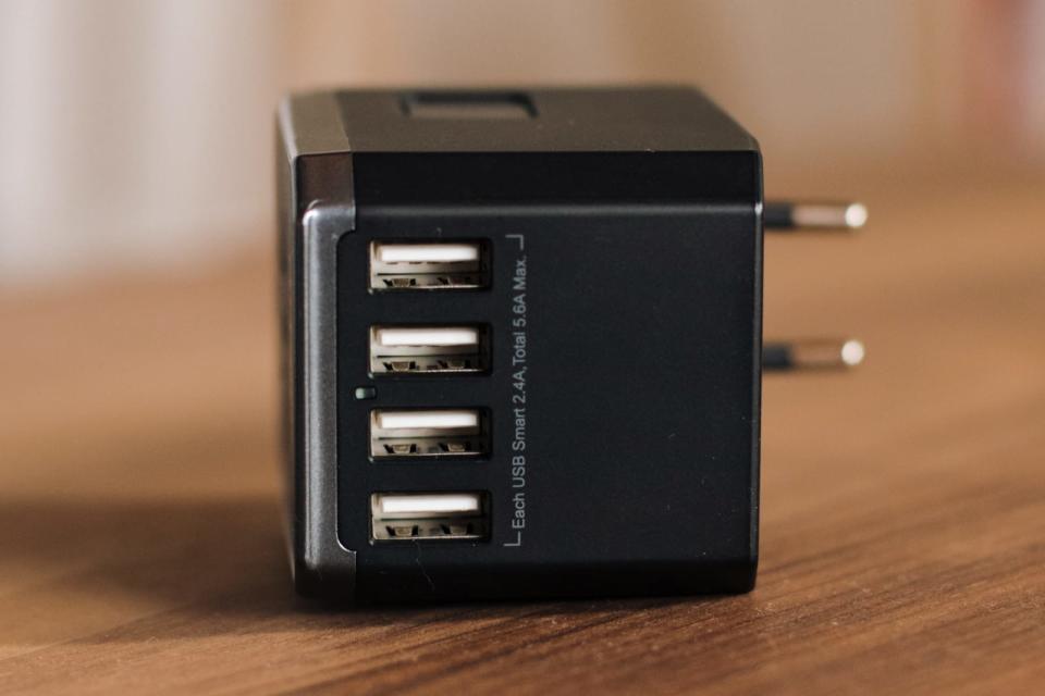 Travel plug adapter