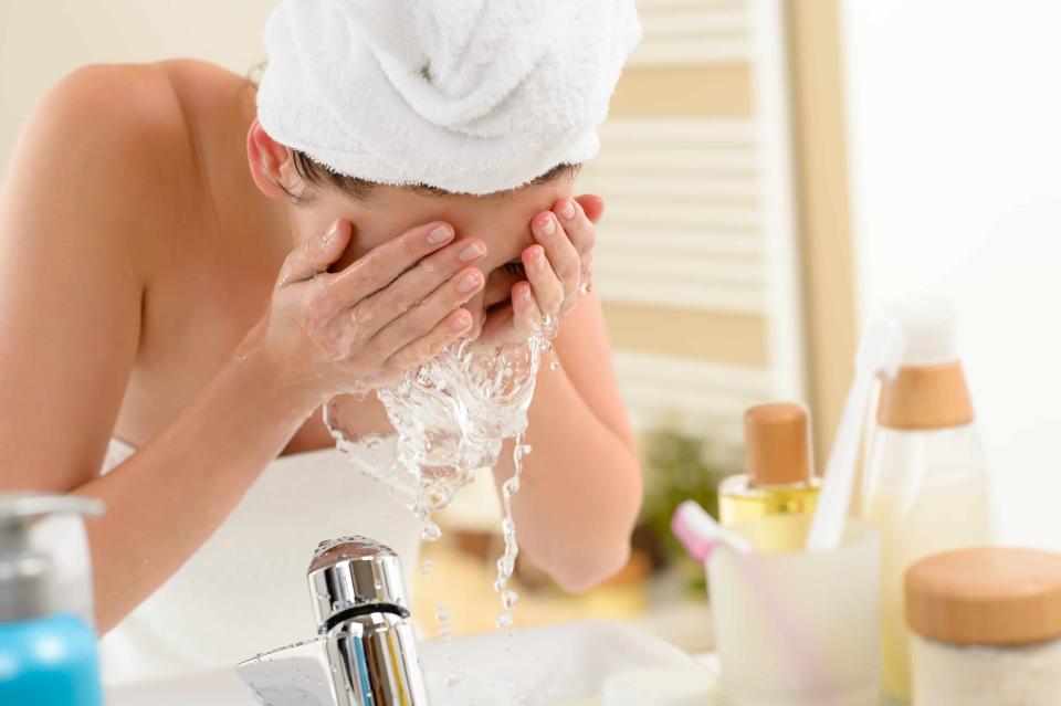 <p>▲每天都該好好清潔臉部。（圖／Shutterstock）</p>
