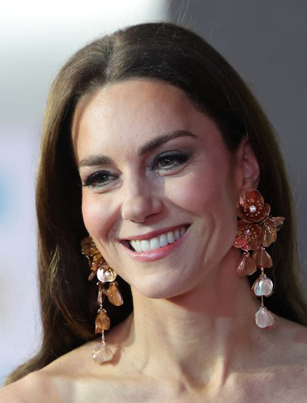 Kate Middleton, Princess of Wales, rocks $27.90 earrings from Zara on the BAFTAs red carpet on Feb. 19, 2023.<p><a href="https://www.gettyimages.com/detail/1467676459" rel="nofollow noopener" target="_blank" data-ylk="slk:Chris Jackson/Getty Images;elm:context_link;itc:0;sec:content-canvas" class="link ">Chris Jackson/Getty Images</a></p>