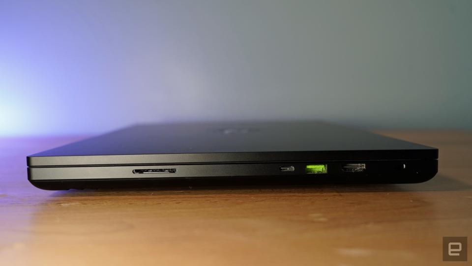 <p>Razer Blade 16 USB ports and SD card slot</p>
