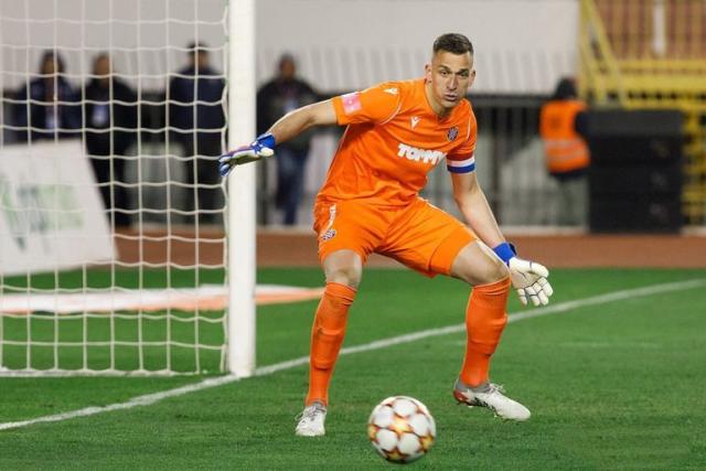 Cheppitos - O croata Lovre Kalinic é impossível perder de vista. Isto  porque o goleiro, que está participando da Copa do Mundo na Rússia, mede  impressionantes 2,01m de altura! Tornando-o o maior