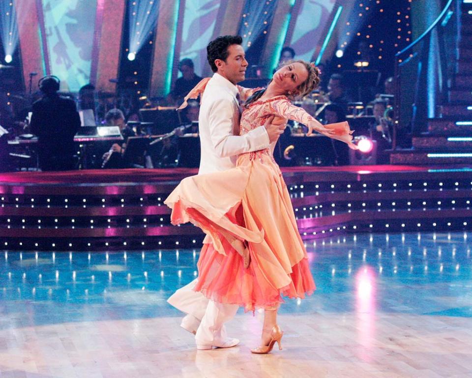 Fabian Sanchez and Marlee Matlin perform a dance on the sixth season of Dancing with the Stars.