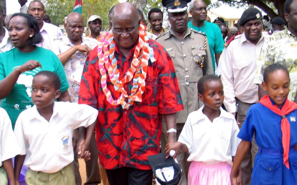 Former Zambian president Kenneth Kaunda (C) walks with children in Ganze village - Reuters