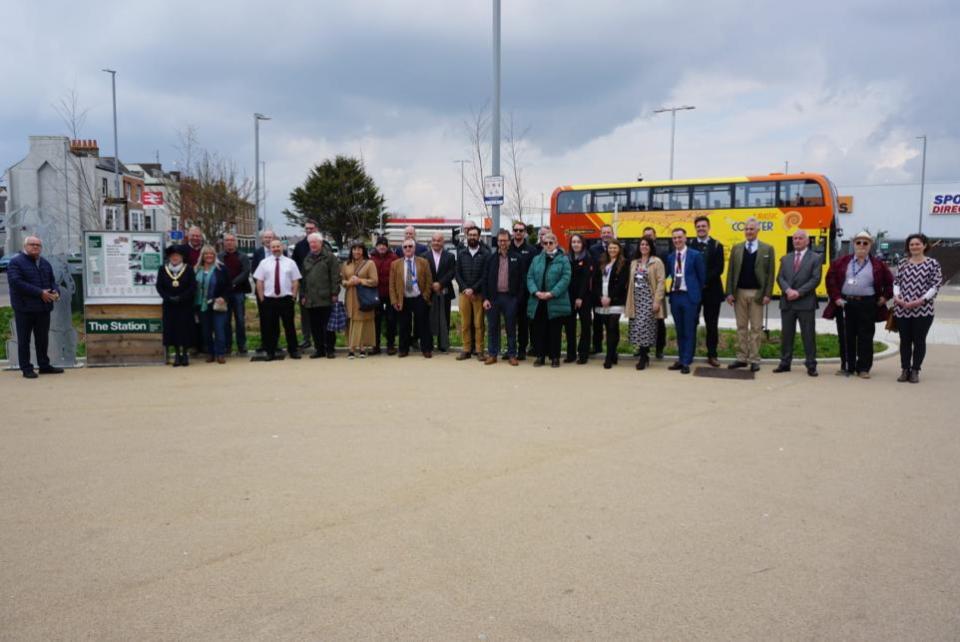 Dorset Echo: Gran inauguración de la explanada de la estación de tren de Weymouth