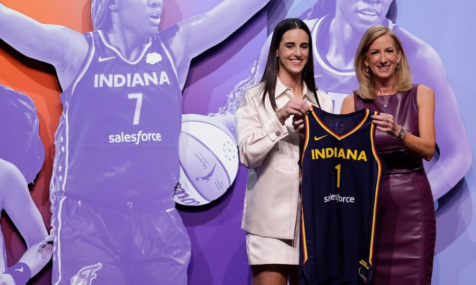 <span>Iowa’s Caitlin Clark, left, poses with WNBA commissioner Cathy Engelbert after getting selected by the <a class="link " href="https://sports.yahoo.com/wnba/teams/indiana/" data-i13n="sec:content-canvas;subsec:anchor_text;elm:context_link" data-ylk="slk:Indiana Fever;sec:content-canvas;subsec:anchor_text;elm:context_link;itc:0">Indiana Fever</a> with the No 1 overall pick in the WNBA draft on Monday night in Brooklyn.</span><span>Photograph: Adam Hunger/AP</span>