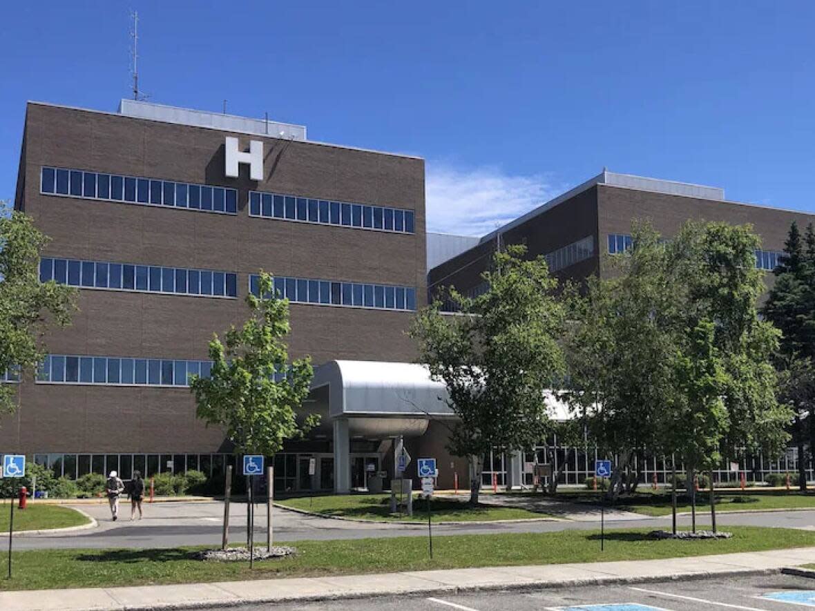 Pediatric patients should go to the Edmundston Regional Hospital's emergency department, where situations will be treated on a case-by-case basis and may be directed to another facility, Vitalité said. (Yves Lévesque/Radio-Canada - image credit)