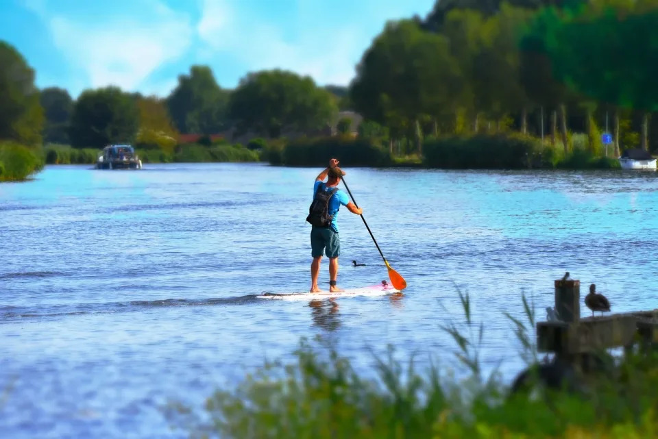 三貂嶺(Photo Credit: MabelAmber@pixabay.com, License CC0，圖片來源：https://pixabay.com/zh/photos/man-supping-paddle-paddleboarding-3639053/)