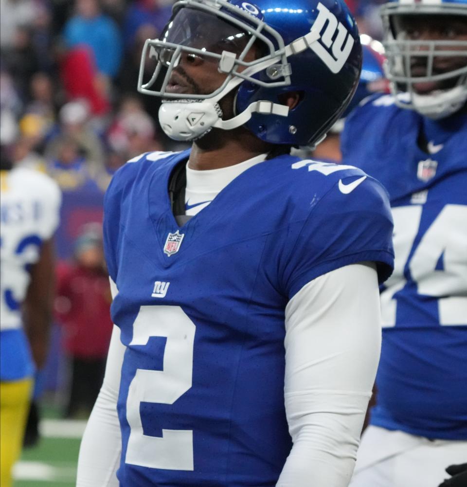 East Rutherford, NJ — December 31, 2023 -- Tyrod Taylor of the Giants after Saquon Barkley of the Giants missed a catch for a two point conversion which would have given the Giants the lead late in the game. The Los Angeles Rams edged the New York Giants 26-25 on December 31, 2023 at MetLife Stadium in East Rutherford, NJ.