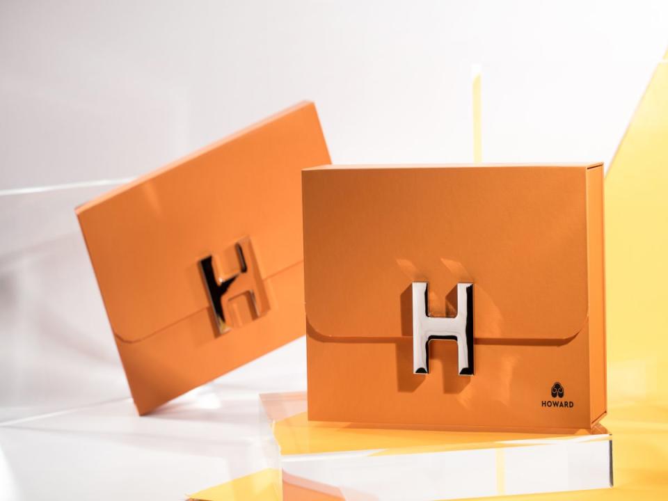 台中福華推出的「好．HOWARD」中秋禮盒， 外觀選用具奢華感又不失質感的亮麗橙橘色，扣上高質感金屬扣，相當吸睛。（圖：台中福華飯店提供）