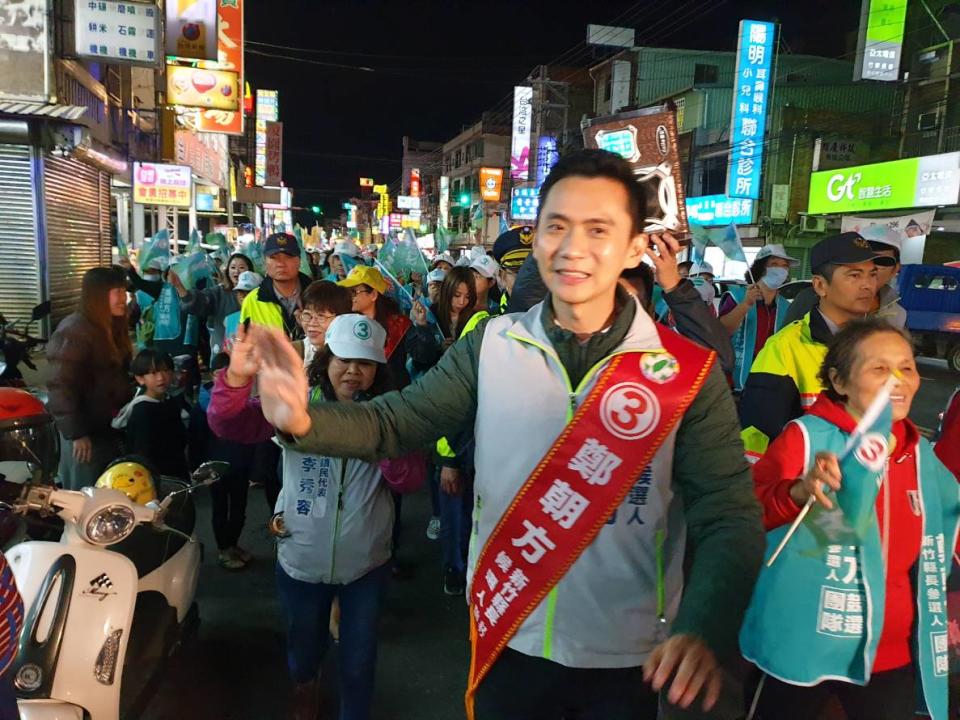 ▲民進黨提名的新竹縣長候選人鄭朝方，選前之夜掃街拜票
（圖／記者誾宣震攝, 2018.11.23）