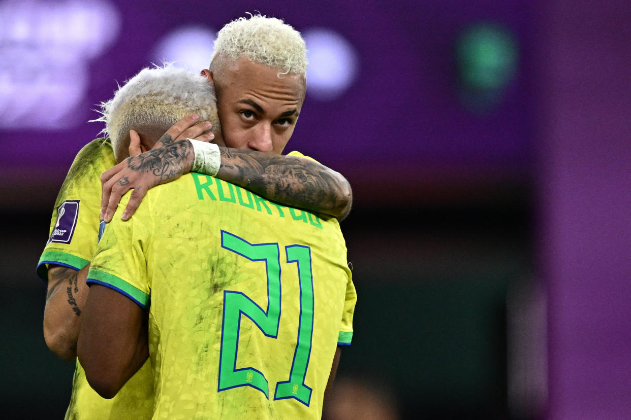 Neymar y Rodrygo fueron los más afectados por la eliminación de Brasil (Foto de: GABRIEL BOUYS / AFP) (Foto de: GABRIEL BOUYS/AFP via Getty Images)