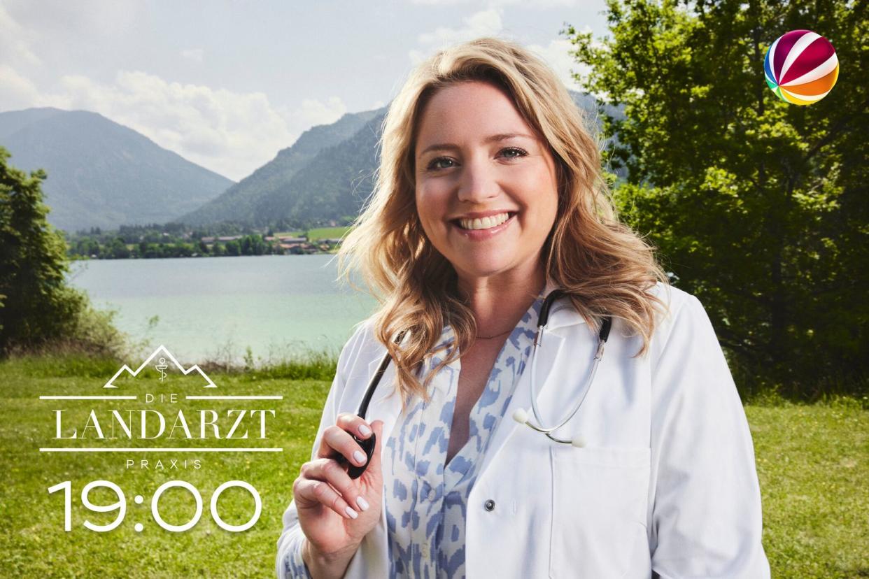 Am Montag, 16. Oktober, startet um 19.00 Uhr die neue Vorabendserie bei SAT.1. Caroline Frier verkörpert darin eine alleinerziehende Mutter und Ärztin mit Herz, die von Berlin ins Herz von Oberbayern zieht. Ein gewagter Schritt wie sich herausstellen soll ... (Bild: SAT.1/Kathrin Baumann)