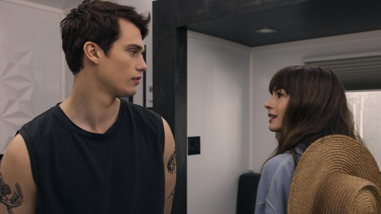  Nicholas Galitzine and Anne Hathaway looking at each other in The Idea of You. 