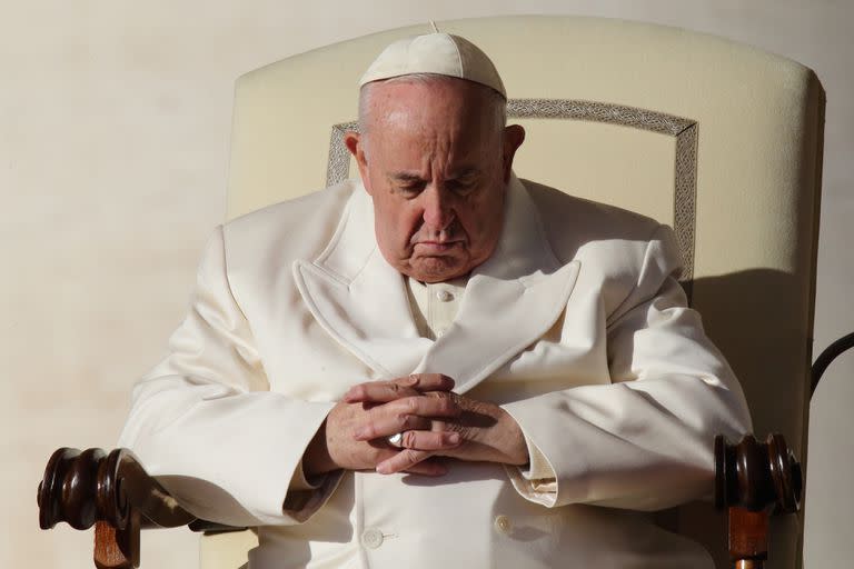 23 November 2022, Vatican, Vatican City: Pope Francis leads his Wednesday General Audience in St. Peter's Square at the Vatican. Photo: Evandro Inetti/ZUMA Press Wire/dpa