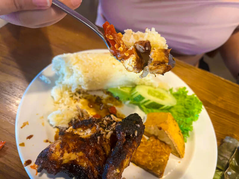 Nasi Ayam Liwet