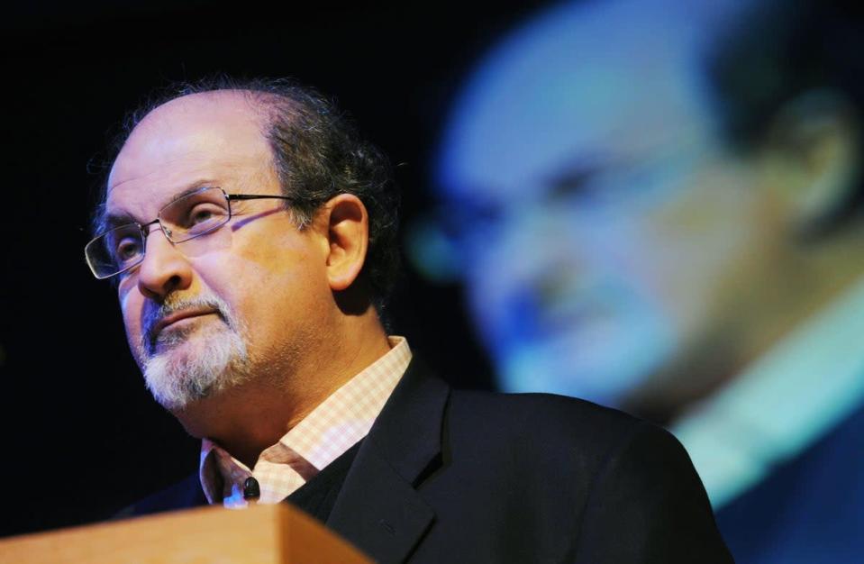 Salman Rushdie se está recuperando, dice su familia (PA Archive)