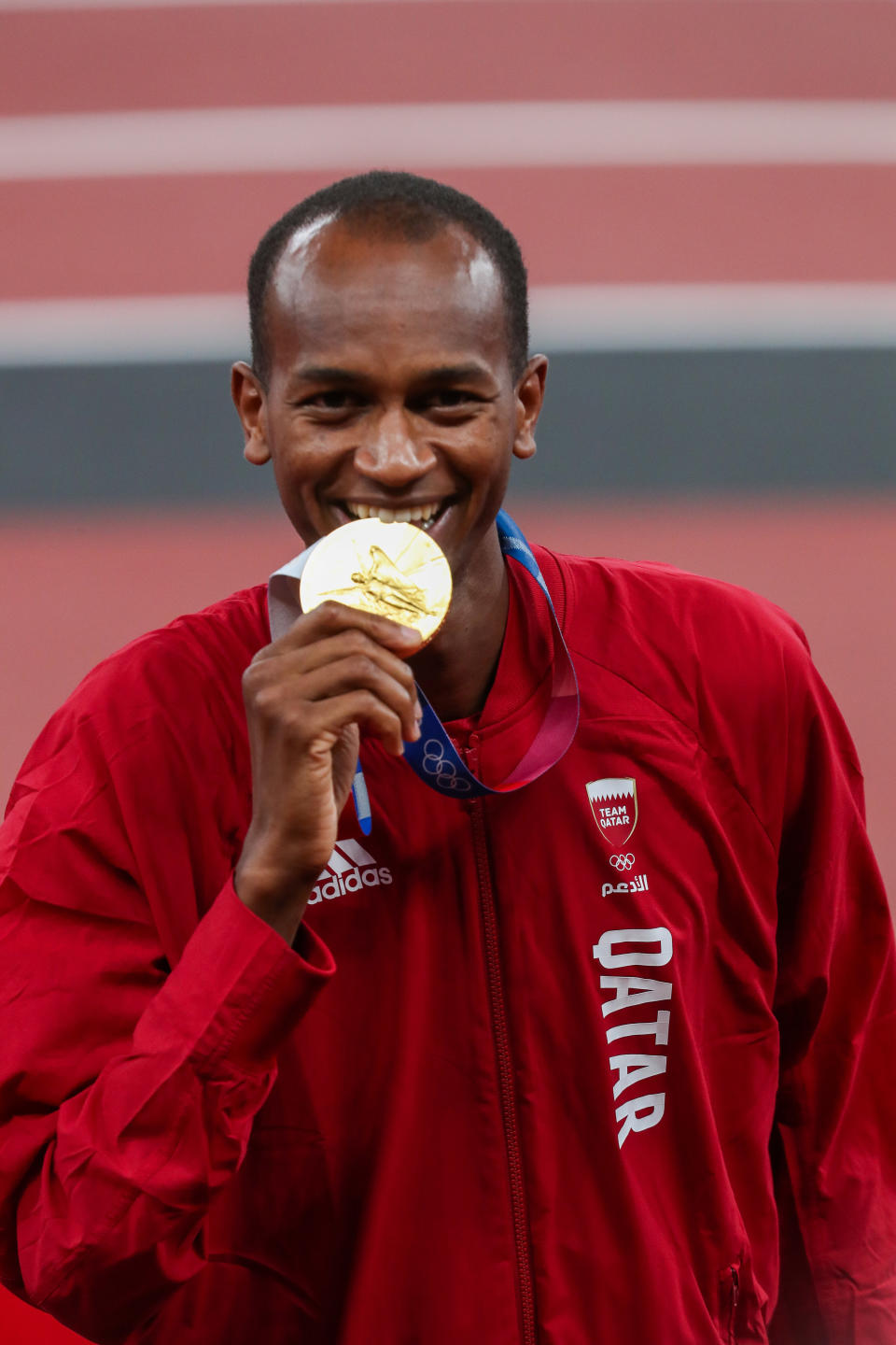 Mutaz Barshim of Qatar with his gold medal