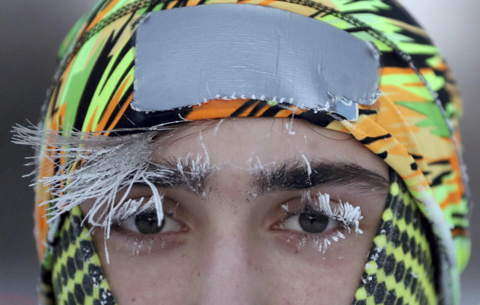Frost covers part of the face of University of Minnesota student Daniel Dylla during a morning jog along Mississippi River Parkway on Jan. 29, 2019, in Minneapolis. (Photo: David Joles/Star Tribune via AP)