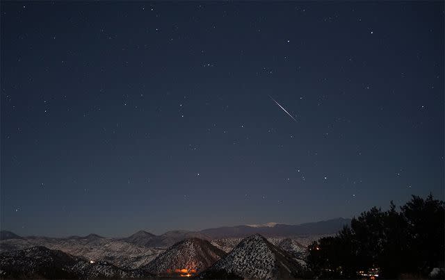 (Photo: Mike Lewinski [CC BY 2.0]/Flickr) A Quaternary meteor lights up the sky over New Mexico.