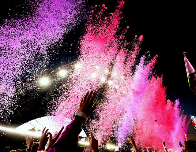 Festival in Glastonbury: Michael J. Fox rockt mit Coldplay - und Tom Cruise schaut zu