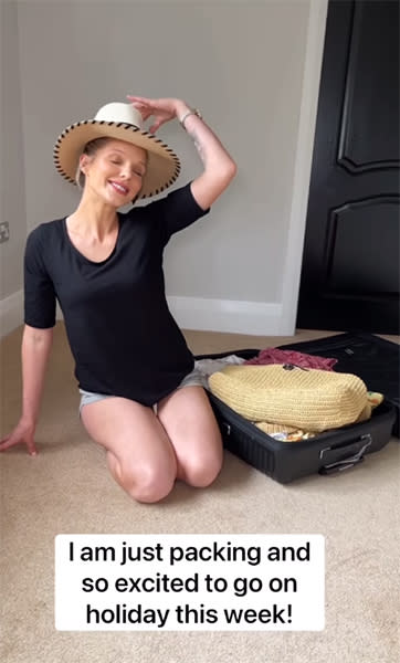 helen-flanagan-sunhat