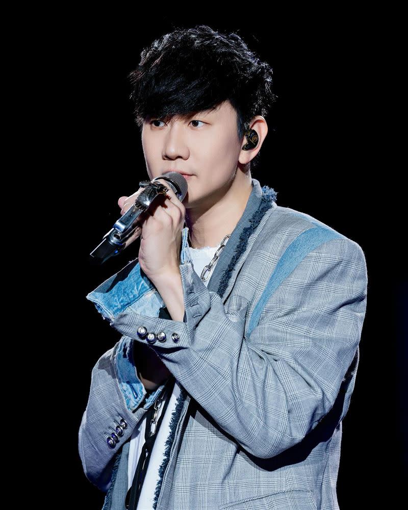 林俊傑去年發行出道20年的專輯《重拾＿快樂》，入圍華語男歌手呼聲極高。（圖／翻攝自臉書）