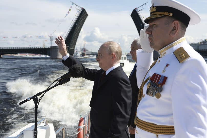 Putin durante el desfile Naval. 