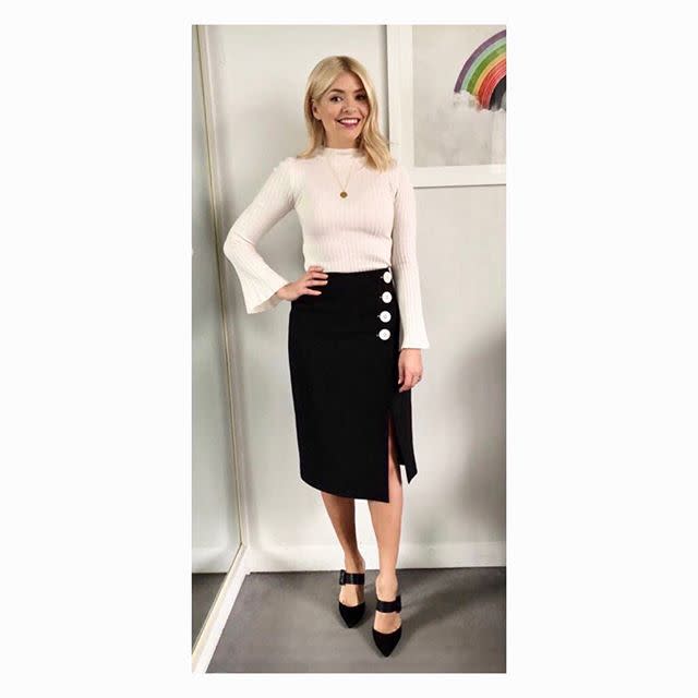 27) Holly Willoughby's outfits