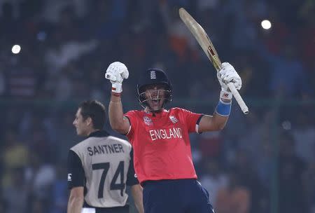 Cricket - England v New Zealand - World Twenty20 cricket tournament semi-final - New Delhi, India - 30/03/2016. England's Joe Root (R) celebrates past New Zealand's Mitchell Santner after winning their match. REUTERS/Adnan Abidi