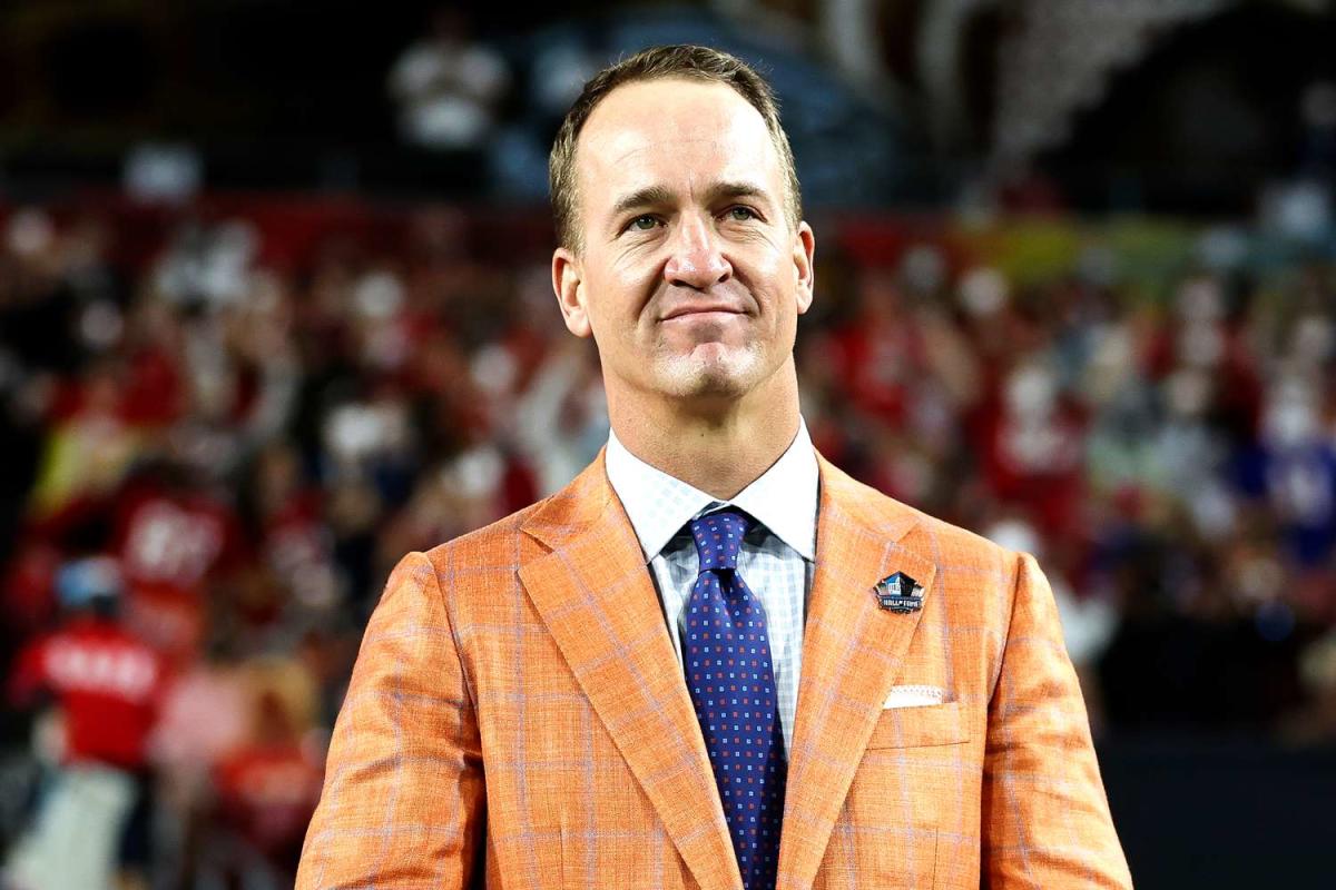 How a call from Peyton Manning helped prepare Tennessee softball