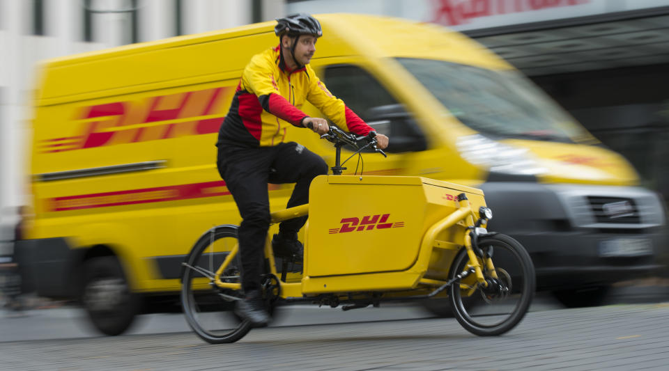 DHL ist der bekannteste Lieferdienst, aber nicht immer der günstigste. (Bild: Getty Images)