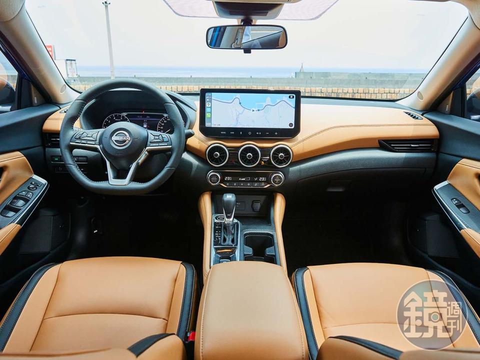 車內設計風格沒有太大的改變，但取消了傳統手煞車改為電子式，也同步提供AutoHold功能。