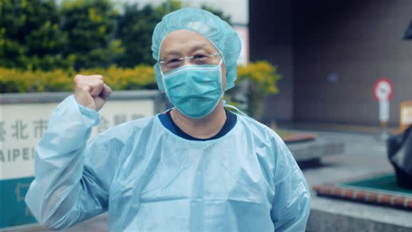台北聯醫仁愛院區蕭勝煌院長提醒民眾居家隔離時，在非運動狀態下，若出現呼吸一分鐘內超過20次的情形，就要趕快到醫院檢查。