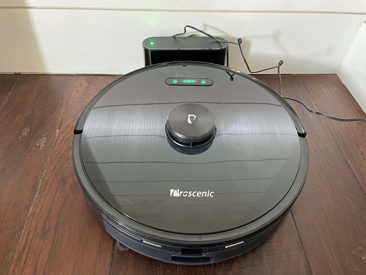 I was a robot vacuum skeptic, then I tried the iRobot Roomba j7+