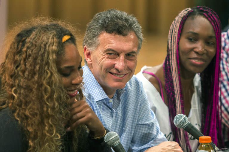 Mauricio Macri distinguió como Huésped de honor de la Ciudad de Buenos Aires a las tenistas estadounidenses Venus y Serena Williams en la Usina del arte, el 29/11/2013.