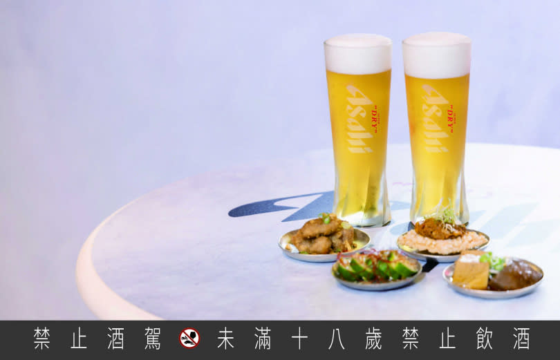 「NEW ASAHI SUPER DRY潮流快閃吧」攜手多家餐飲品牌提供經典小食，搭配啤酒更暢快。（圖／ASAHI提供）