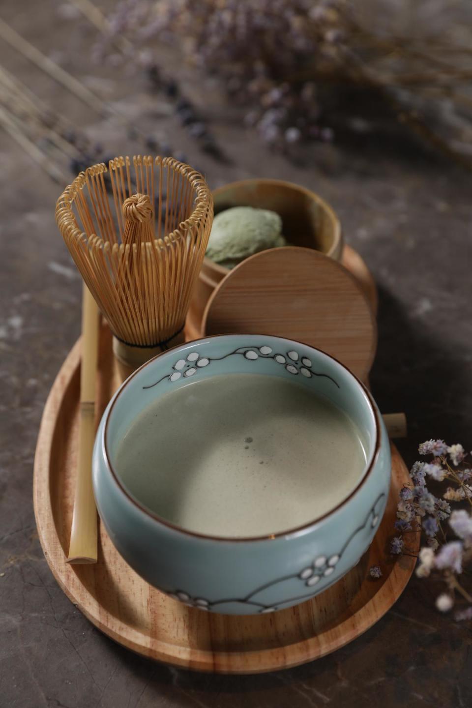 「中村的茶」附上整套抹茶道具，還有一球抹茶冰淇淋，最能吸引威士忌入門者與女性。（人民幣108元／杯，約NT$493）