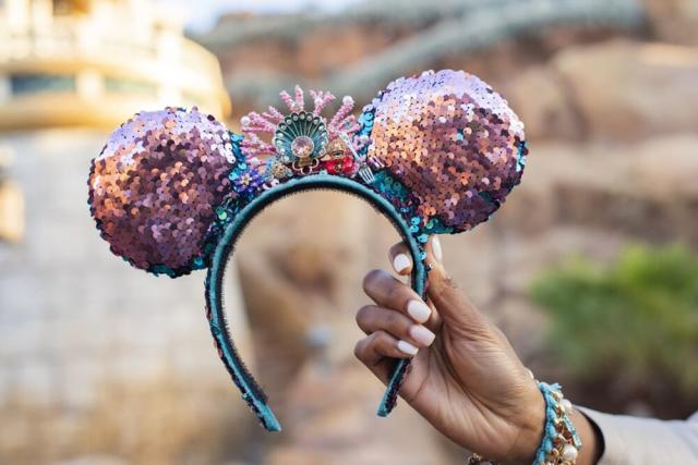 Supermodel Heidi Klum Debuts Designer Minnie Mouse Ear Headband at Disney  Parks