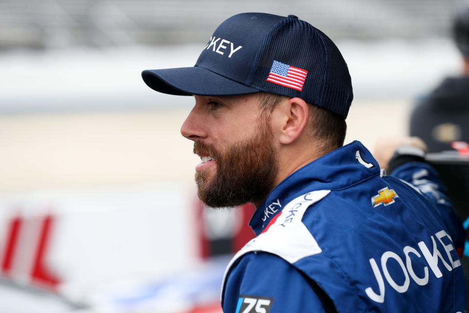 Ross Chastain era prácticamente un héroe popular el otoño pasado, pero ahora a menudo se lo vilipendia como 