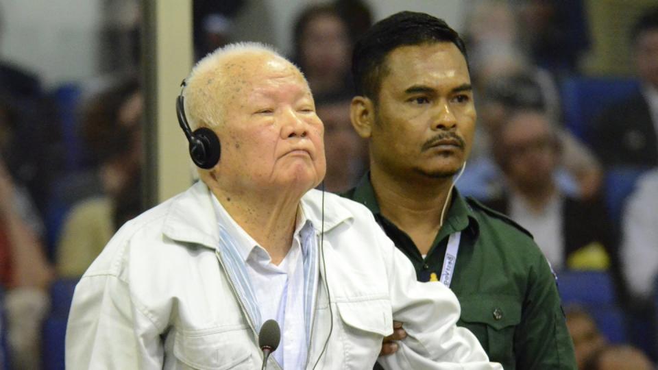 Khieu Samphan, ehemaliges Staatsoberhaupt der Roten Khmer, während einer Anhörung vor dem von der UNO unterstützten Kriegsverbrechertribunal in Phnom Penh. Foto: Nhet Sok / Extraordinary Chambers In The Courts of Cambodia