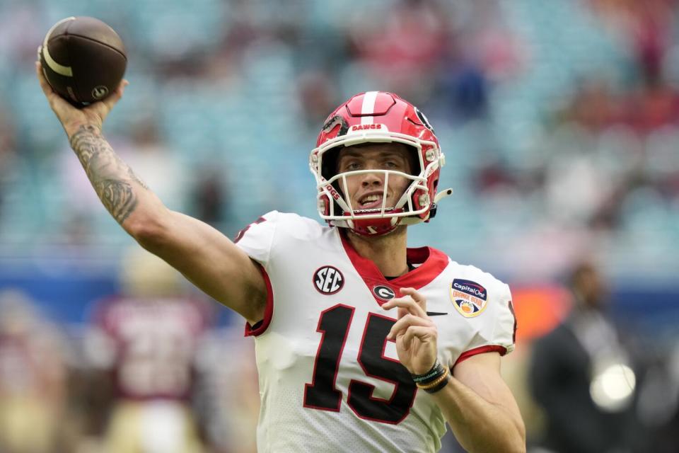 Carson Beck prepares to pass the ball.