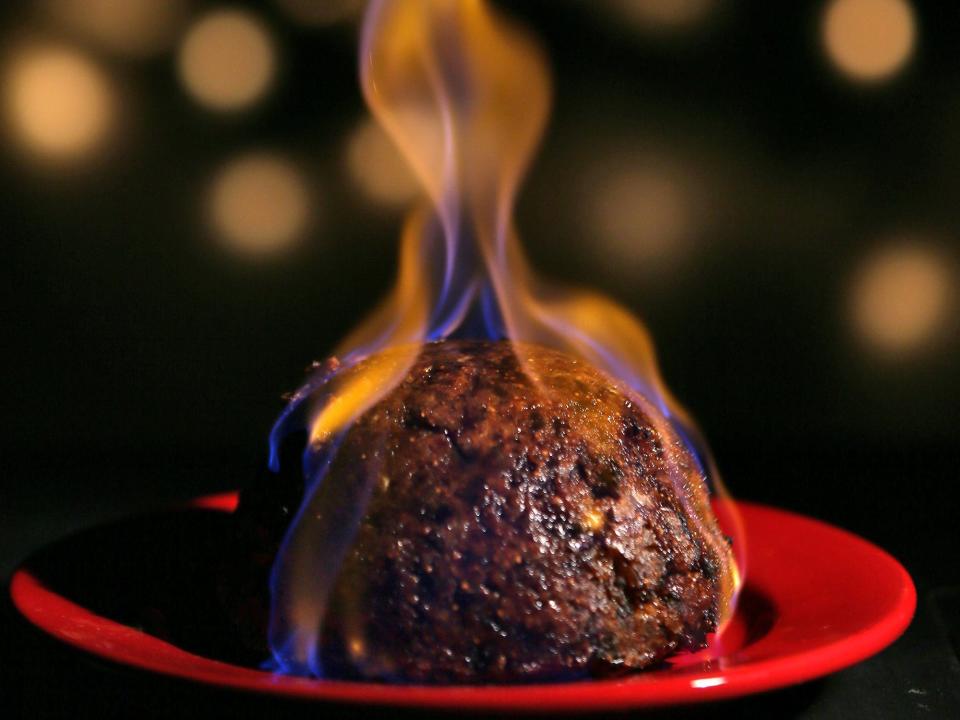 flaming christmas pudding