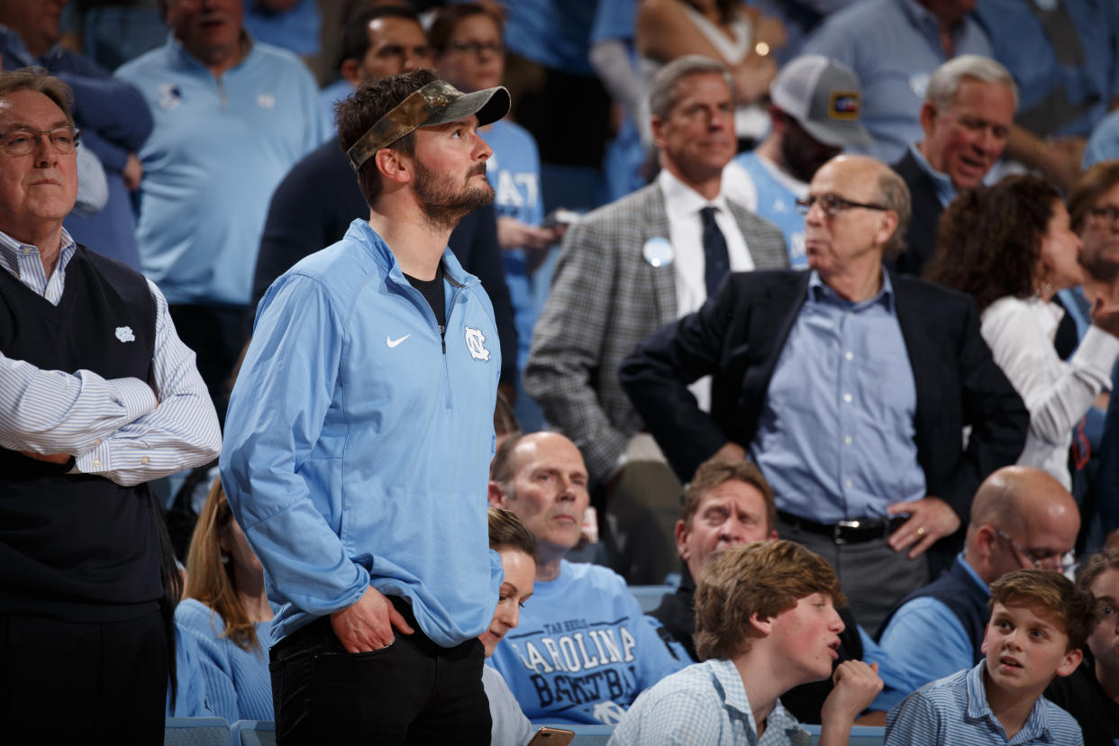 CHAPEL HILL, NC - FEBRUARY 08: American country music singer Eric Church watches as a fan a game between the North Carolina Tar Heels and the Duke Blue Devils on February 08, 2018 at the Dean Smith Center in Chapel Hill, North Carolina. North Carolina won 82-78. (Photo by Peyton Williams/UNC/Getty Images)