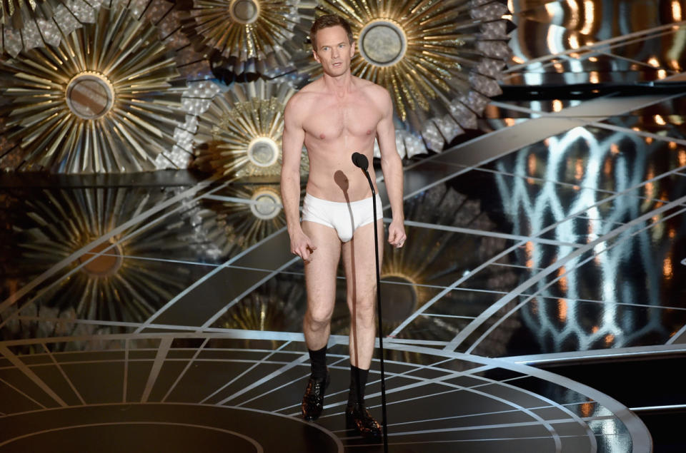 Re-enacting a scene from Oscar-nominated film Birdman, Neil Patrick Harris lives out nearly everyone with stage fright’s biggest fear: being onstage (nearly) naked.