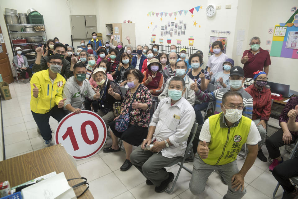 選戰倒數30天，新北市議員候選人張志豪今（27）日上午邀請民進黨青年部主任蔡沐霖出席「中和豪政問政說明會」   圖：張志豪辦公室提供