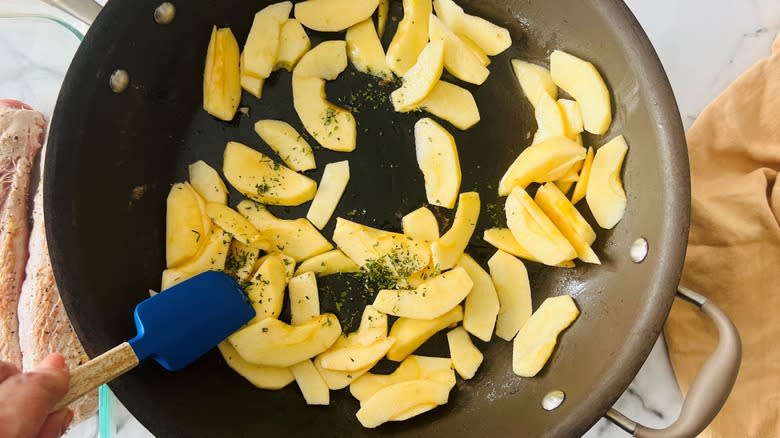 apples in pan with thyme
