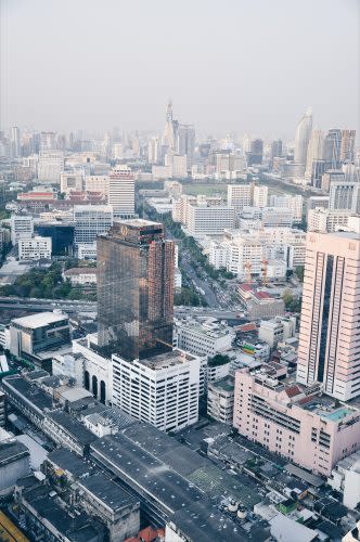 泰國巴育政府草擬以低價賣地吸引外資引起國內極大反對聲音，不得不煞停。（Photo by Alex Block on Unsplash）