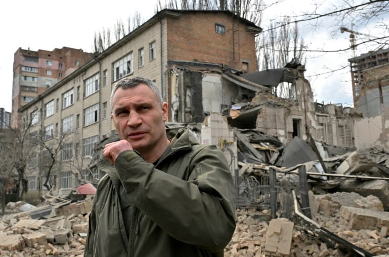 Angesichts anhaltender russischer Angriffe auf die ukrainische Hauptstadt Kiew hat Bürgermeister Vitali Klitschko weitere Unterstützung bei der Luftabwehr gefordert. (Sergei SUPINSKY)