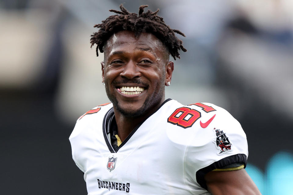 EAST RUTHERFORD, NEW JERSEY - JANUARY 02:  Antonio Brown #81 of the Tampa Bay Buccaneers warms up prior to the game against the New York Jets at MetLife Stadium on January 02, 2022 in East Rutherford, New Jersey. (Photo by Elsa/Getty Images)